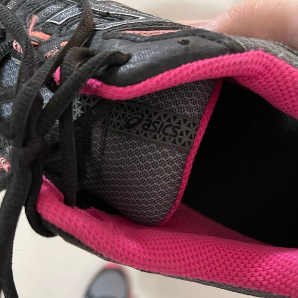 ASICS Running Shoes - Picture 10 of 11